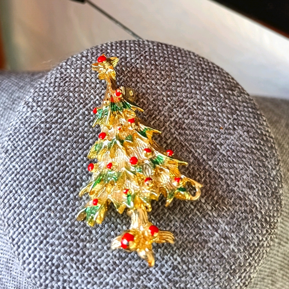 Vintage Christmas Tree brooch